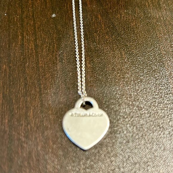 Tiffany & Co. “I Love You” Iconic Heart Necklace | Notes Collection - Picture 5 of 16